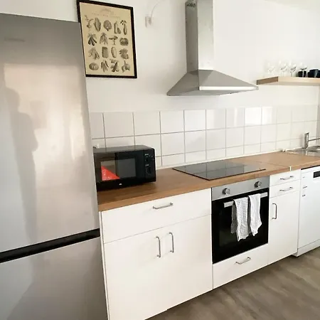 Moderne Handwerkerwohnung In *